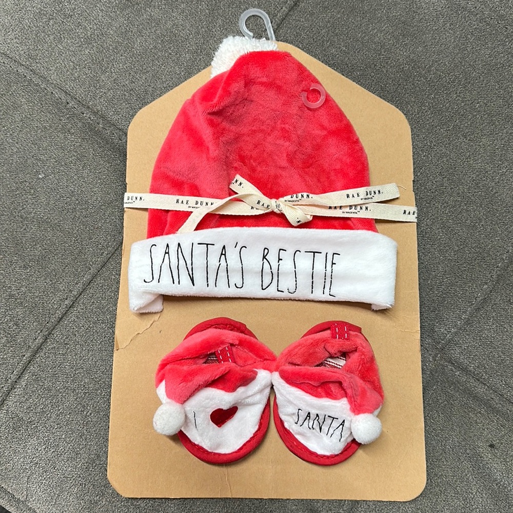 🎅🎅Rae Dunn Baby Santa’s Bestie Holiday Hat & Slippers Set 🎅🎅
